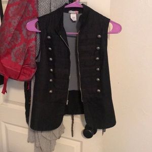 Cool military style vest.